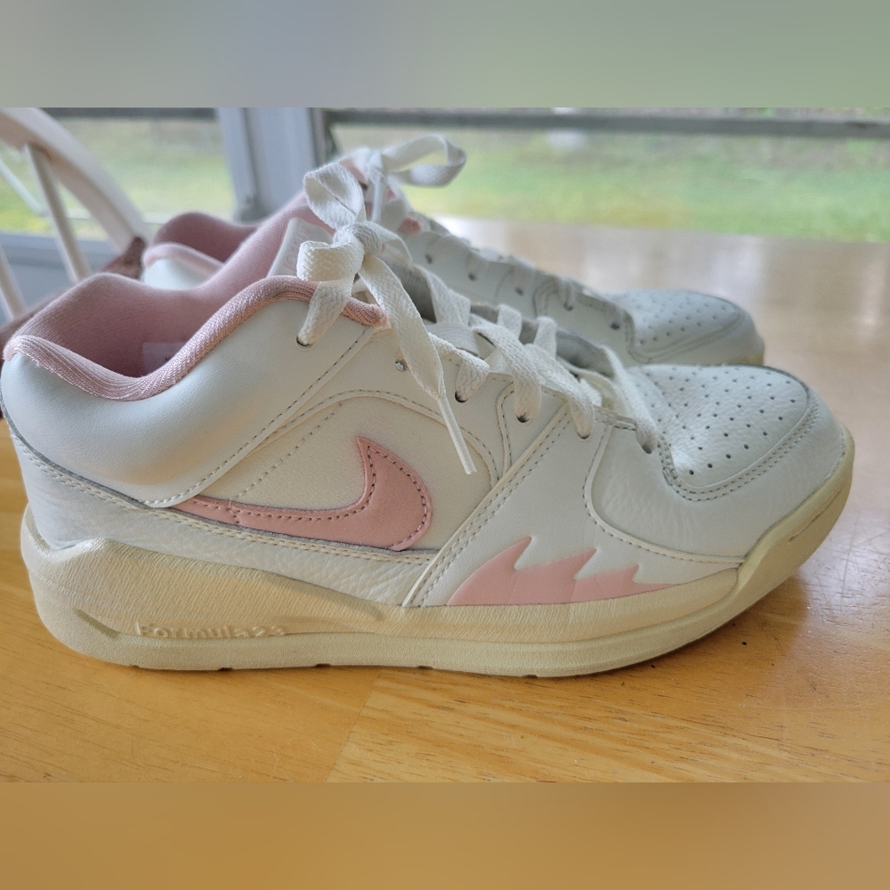 Nike Women's Sneakers White and Pink